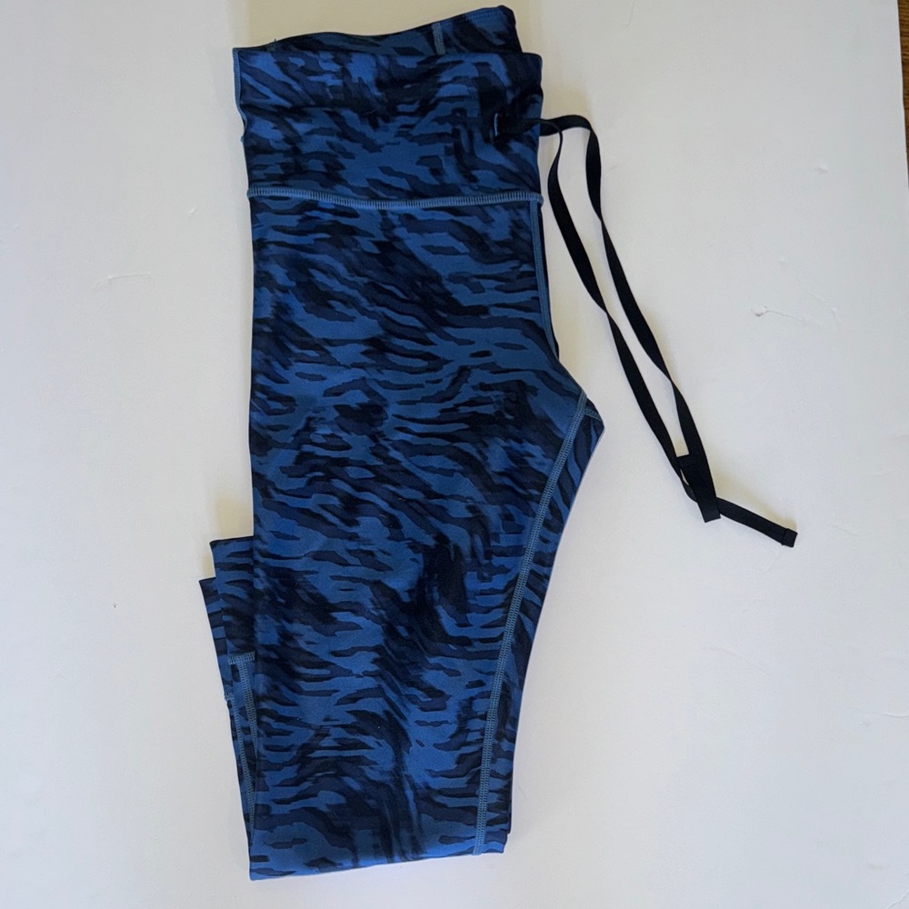 GAP Blue and Black Camouflage Leggings
